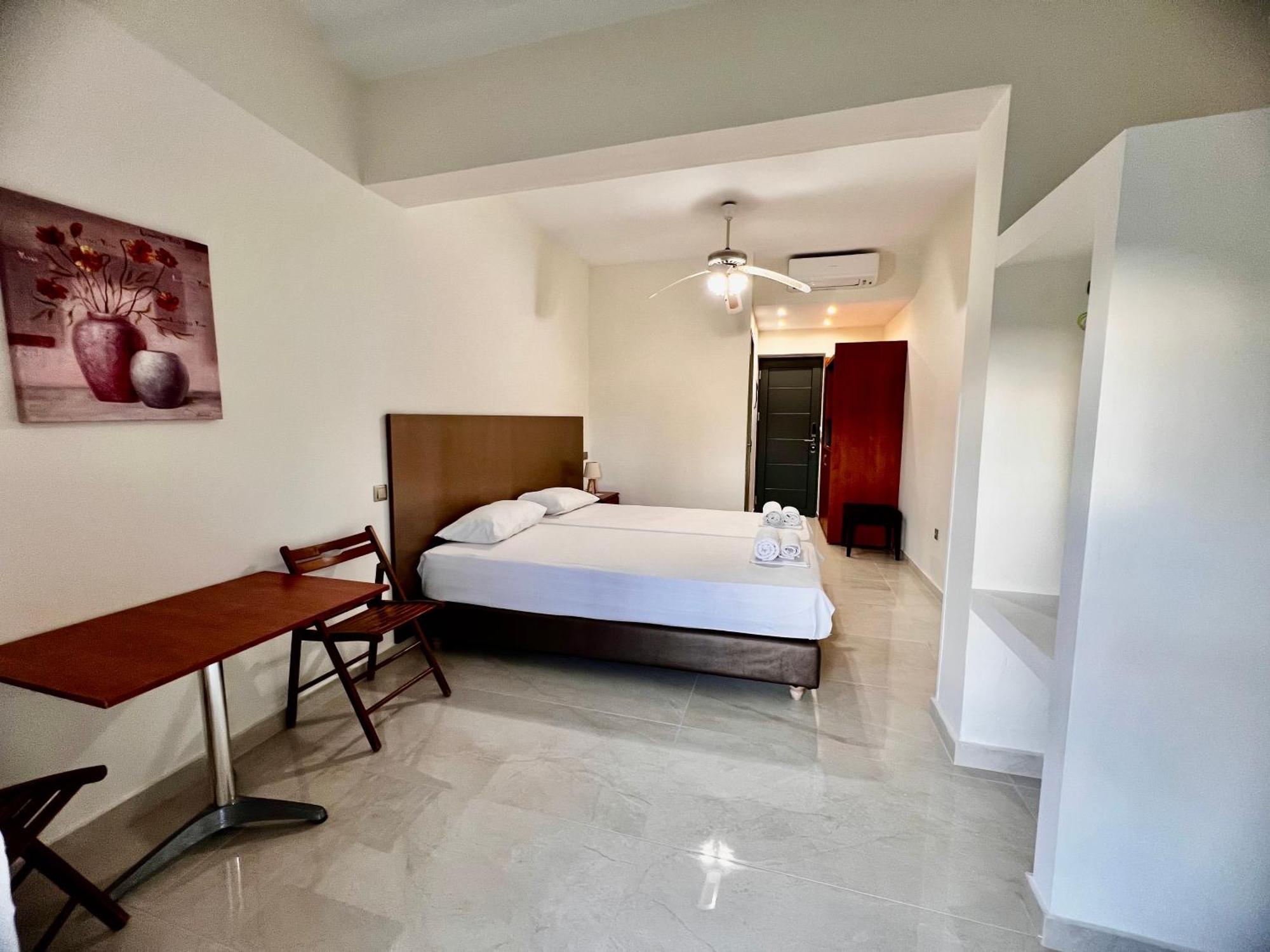 Andriotis Rooms & Houses Skála Loutrón Extérieur photo